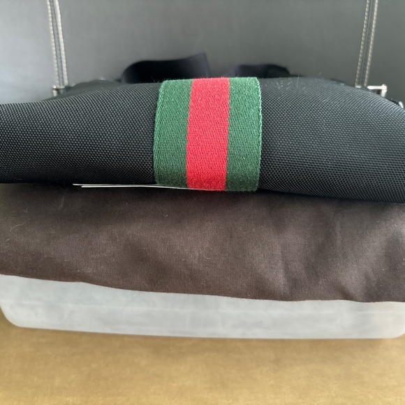 Gucci Messenger bag. - Picture 3 of 7